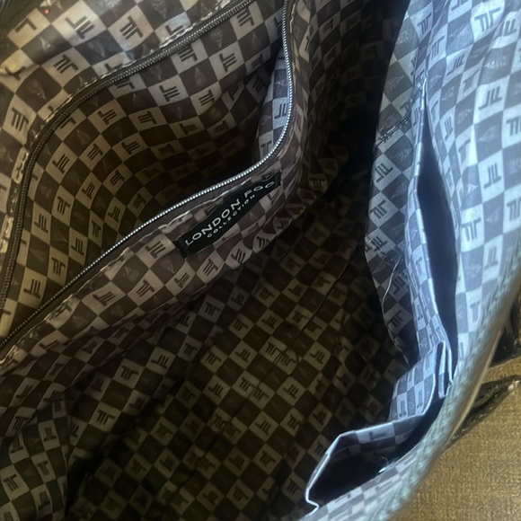 NWT London Fog Charcoal and Black Messenger Bag - Picture 9 of 9